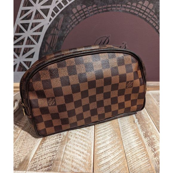 Louis Vuitton Damier Ebene Toiletry Bag 25 - Picture 2 of 12